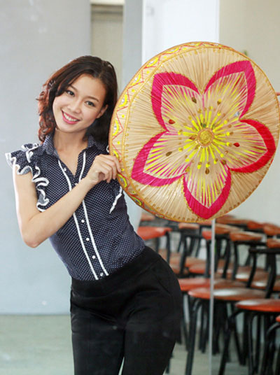 Thí sinh Trương Tùng Lan của Việt Nam tham gia thi Hoa hậu Châu Á Thái Bình Dương 2011.
